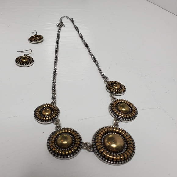 Silver/Gold Earring and Necklace Set - Picture 8 of 12